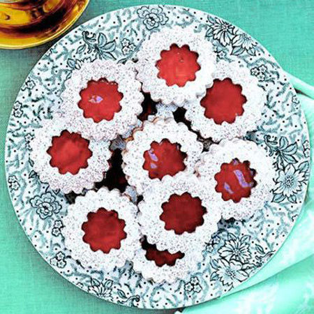 شیرینی های مخصوص شب کریسمس, آشنایی با شیرینی های مخصوص کریسمس, پخت شیرینی های کریسمس, طرز تهیه کوکی لینزر, شیرینی های بلژیکی مخصوص کریسمس, طرز تهیه شیرینی های بلژیکی کریسمس, پخت انواع شیرینی های کریسمس, آموزش شیرینی پزی, سایت آشپزی