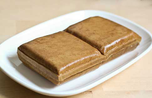 طرز تهیه قره قروت, قره قروت خانگی, خواص قره قروت, فواید قره قروت, مهمترین خواص قرهقوروت, خواص قرهقوروت, طرز تهیه قره قروت خانگی, روش تهیه قره قروت از دوغ, خواص داروئی قره قروت