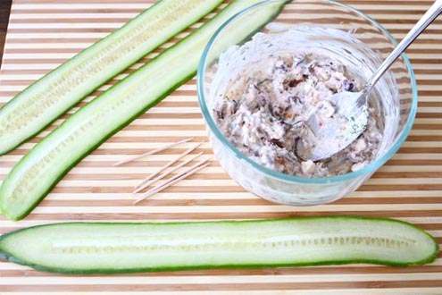 طرز تهیه رول خیار و پنیر و گوجه و زیتون - افطاری - تزیین نان پنیر