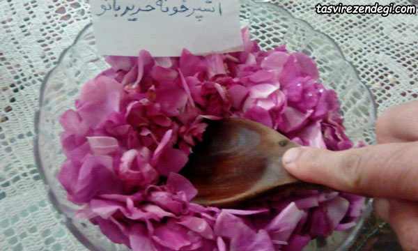 مربای گل محمدی با گل تازه