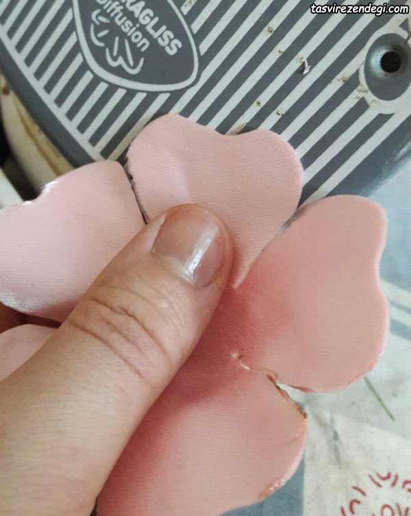 تزیین لباس با گل پارچه ای