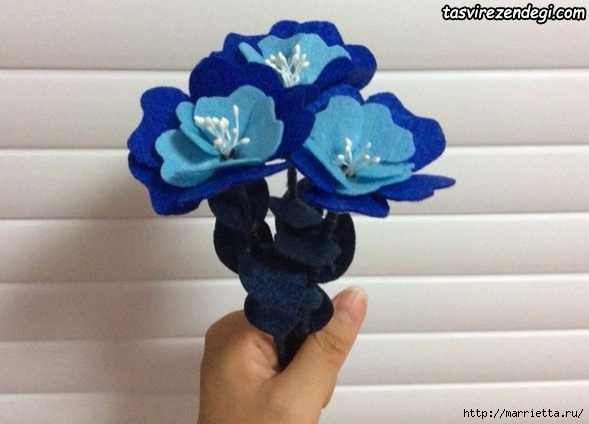 آموزش ساخت دسته گل آبی نمدی