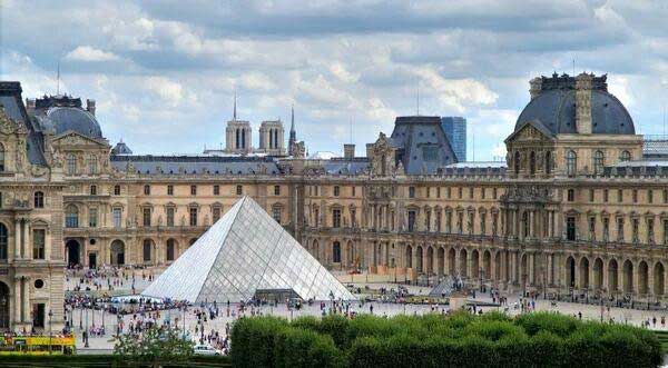 Louvre Museum paris - سه کشور محبوب اروپایی