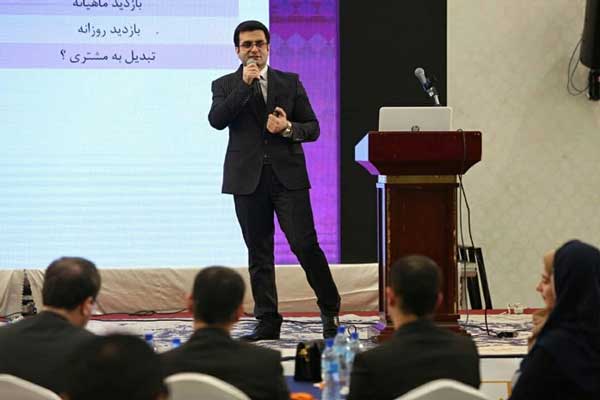 سخنرانی هادی شریفی در همایش برترین های گردشگری