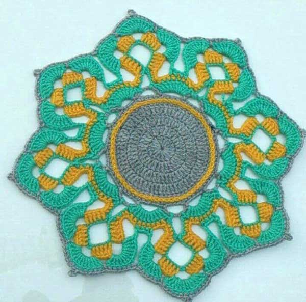 زیر بشقابی قلاب بافی