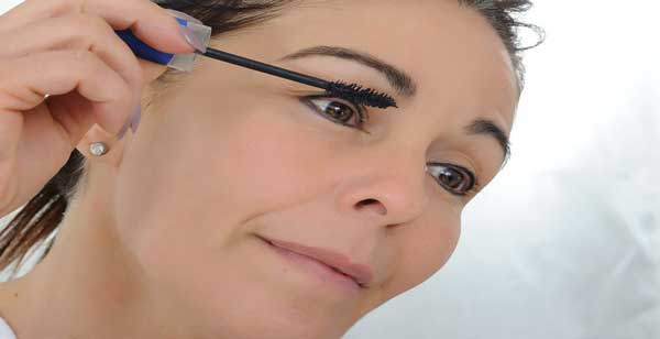 آرایش چشم برای خانم های بالای 60 سال