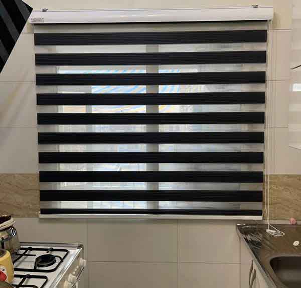پرده زبرا ساده طرح چوب قهوه ای برای آشپزخانه