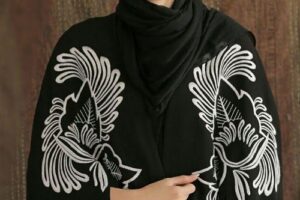 مدل مانتو شنلی زمستانی مشکی طرح سنتی