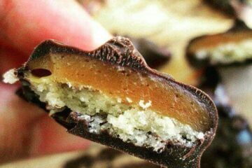 طرز تهیه بیسکویت شرت برد با سس کارامل و کاور شکلاتی • بیسکویت توییکس