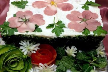 طرز تهیه کیک مرغ مجلسی و خوشمزه + عکس تزیین کیک مرغ با سبزیجات
