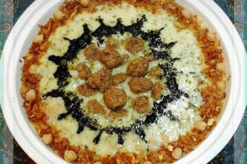 طرز تهیه آش دوغ با گوشت چرخ کرده خوشمزه و مجلسی