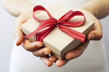 ۱۲ پیشنهاد متفاوت و خاص برای هدیه به دختر خانم‌های جوان ۲۰ تا ۳۰ ساله