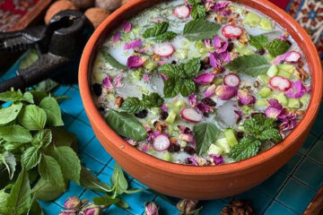 طرز تهیه آب دوغ خیار ساده خانگی برای دو نفر