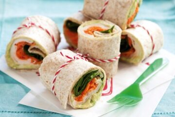 طرز تهیه دست پیچ مرغ و سیب زمینی