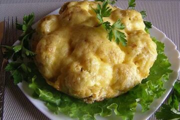 طرز تهیه کیک گل کلم با سینه مرغ