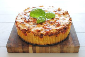 طرز تهیه پاستا قالبی / کیک پاستا + سس مخصوص لازانیا